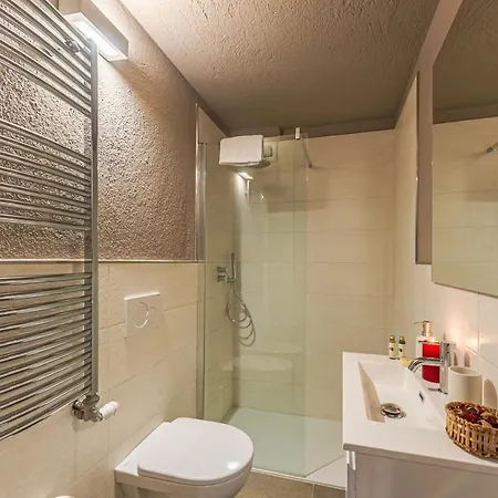 Giselle Apartment